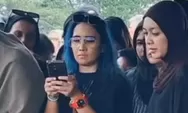 Inilah Andi Devi, Sosok Wanita Berambut Biru yang Hadir di Pemakaman Gary Iskak Viral