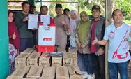 Legislator Golkar Serahkan 100 Unit Handsprayer di Desa Kalotok, Perjuangkan Kebutuhan Petani
