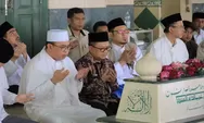 Pj Wali Kota Bekasi Ziarah Ke Makam Pahlawan KH Noer Alie, Ini Menurutnya