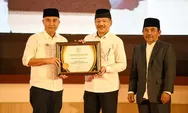 Pj Gubernur Jabar Diganjar Penghargaan sebagai Kepala Daerah Pendukung Pengelolaan Zakat Terbaik