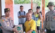 Kapolsek Tambelang Salurkan Bantuan Sembako untuk Warga Sukamekar Terdampak Banjir