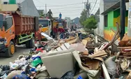 UPTD Wilayah II DLH Kabupaten Bekasi Gercep Bersihkan Sampah Pasca Banjir di Tambun Utara