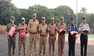  HUT RI ke 80, Pemkot Bekasi Bagikan 11.000 Bendera Merah Putih untuk Masyarakat  