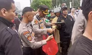 Polisi Kawal Unjuk Rasa Pengemudi  Ojol dengan Pendekatan Humanis dan Simpati