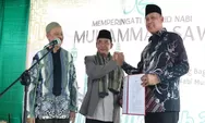 Wali Kota Bekasi Serahkan IMB Yayasan Al Hikmah, Pastikan Gratis dan Mudah