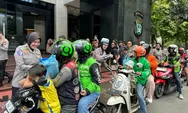 Gelar Jumat Peduli, Polda Metro Jaya Salurkan 400 Paket Sembako untuk Pengemudi Ojol