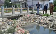 Akibat Jembatan Rendah dan Warga Buang Sampah ke Kali, Sumbat Saluran Air di Kedung Pengawas Babelan