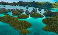 Telaga Bintang Raja Ampat, Laguna Unik Dilihat Dari Bukit Karang 