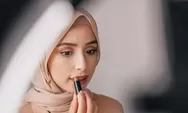 Khusus Ibu-Ibu! Simak Tiga Langkah  Ini Agar Bibir Tidak Kering Karena Sering Memakai Lipstik! 
