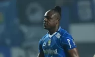 Victor Igbonefo, Bek Tengah yang Fleksibel: Bermain sebagai Striker untuk PERSIB