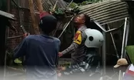 Polisi Datangi TKP Pohon Tumbang Menimpa Rumah di Tanjungsari