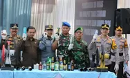 Jelang Nataru Polres Garut Musnahkan Ribuan Miras Dan Knalpot Brong