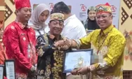 Bupati Heriyus Terima Penghargaan Program Bangga Kencana