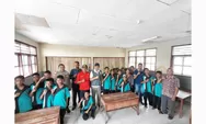 Bangunan Darurat, Semangat Tak Runtuh! SMPN 48 Sikka Menyambut Dukungan Kemendikdasmen