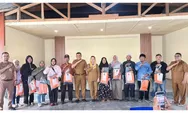 Wakil Wali Kota Palu, Imelda Liliana Muhidin Serahkan APD, Perkuat Perlindungan Anggota Padat Karya