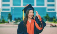 7 Rekomendasi Hadiah Untuk Wisuda