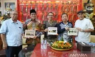 Fadli Zon Luncurkan Buku 'Hindia Belanda Dalam Kartu Pos Bergambar' dan Situs Filateli
