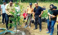 Penanaman massal bibit pohon durian di Kampung Durian Jering VIII Sidorejo Godean Sleman, begini pesan Wabup Sleman