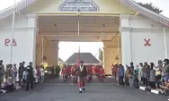 Upacara Ganti Dwaja Pura Pakualaman tampilkan ragam kesenian, jadi wisata alternatif di tengah Kota Yogyakarta