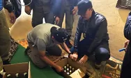 Ratusan botol minuman keras disimpan di bunker bawah tanah, dibongkar Satpol PP Garut