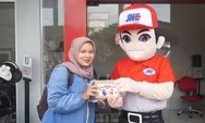 Rayakan Hari Pelanggan Nasional 2024, JNE Bagikan Bingkisan di 64 Cabang Sales Counter Seluruh Indonesia