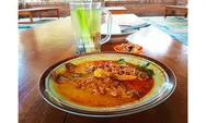 Hemm... Masakan wader duri lunak di lokasi kuliner kawasan Girimulyo Kulon Progo ini punya cita rasa khas