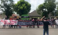 Demo Warga Natah di DPRD Gunungkidul Tuntut Audit Dana Desa dan Perbaikan Birokrasi