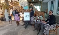 TPS Pilkada 2024 di Kulon Progo Dihias Kerajinan Serat Alam, Pemilih dan Petugas Kompak Pakai Busana Jawa