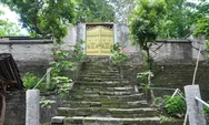 Legenda makam Sunan Cirebon di Giriloyo Imogiri, konon ada batu yang dilempar dari Arab ke Jawa
