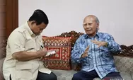 Presiden Prabowo Terlihat Serius Catat Pesan dari Emil Salim