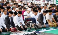 Momen Gubernur Jateng Ajak Putranya Sholat Idul Fitri di Lapangan Pancasila Simpang Lima