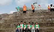 Replika Kapal Yos Sudarso di TWSS jadi background ajang foto anak PAUD Salatiga