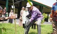 Dies Natalis ke-43 UWM Diawali dengan Penanaman Pohon Tanjung dan Kepel, Rektor Prof Edy Beberkan Maknanya