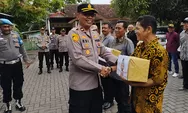 Kapolsek Mlati Berikan Penghargaan kepada Warga yang Berprestasi Menjaga Kamtibmas