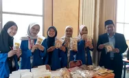Dengan dihadirkannya stand UMKM, orang tua wisudawan bisa belanja aneka olahan lele, singkong hingga bakpia untuk buah tangan