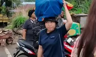 Terisolasi Bencana, Warga Sibolga Rela Hujan-hujanan Susuri Gunung 5 Jam Demi Jemput Bantuan Logistik
