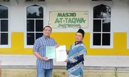 Irwan P Abdurrachman Wakafkan Tanah dan Beri Akta Yayasan Gratis untuk Ponpes Annazah Pasir Muncang