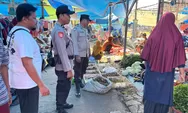 Patroli dan Sambang Pasar, Polsek Batu Hampar Sampaikan Pesan Kamtibmas kepada Pedagang, Pembeli dan Tukang Parkir