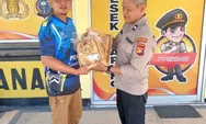 Polsek Tapung Serahkan Bantuan Bibit Jagung untuk Dukung Ketahanan Pangan
