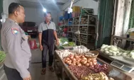 Sambangi Pedagang Sayur, Bhabinkamtibmas Kota Baru  Pantau Ketersediaan Pangan Masyarakat