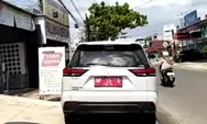 Mobil Dinas Pelat Merah Terpantau Saat Libur 1 Muharam, Tiga Orang Terlihat Keluar Dari Warung Makan