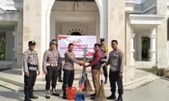 Bakti Religi HUT Bhayangkara Ke-80, Polsek Batu Hampar Bersihkan Masjid