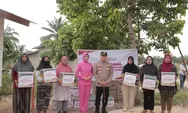 Kapolres Rohil Bedah Rumah Warga dan Salurkan 22 Paket Sembako, Wujud Kepedulian Polri di Hari Bhayangkara Ke-80