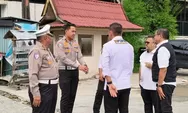 Sinergitas Ditlantas Polda Riau dan PUPR, Penggalian Parit Jadi Solusi Atasi Banjir di Depan RS Awal Bros