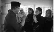 Anies Baswedan Ikut Antar Almarhum Suami Najwa Shihab ke Peristirahatan Terakhirnya di TPU Jeruk Purut 