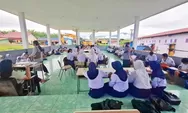 Dua Pekan Terendam Banjir, 230 Siswa SMP di Morut Terpaksa Belajar di Balai Dusun