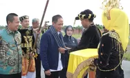 Menteri Lingkungan Hidup Tiba di Morowali, Disambut Bupati dan Wabup dengan Tarian Adat Bungku