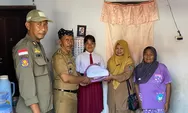 SMPN 1 Singojuruh Banyuwangi Salurkan Bantuan Seragam Gratis untuk Siswa Kurang Mampu, Diprioritaskan Yatim Piatu
