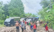 Berharap Perhatian Bupati Kupang, Sejumlah Sopir Pick Up Gotong Royong Perbaiki Jalan Rusak 