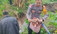 Polsek Sambi Rampas dan Warga Nangalok Gotong Royong Buka Jalur Alternatif Pascabanjir Kali Namerempa